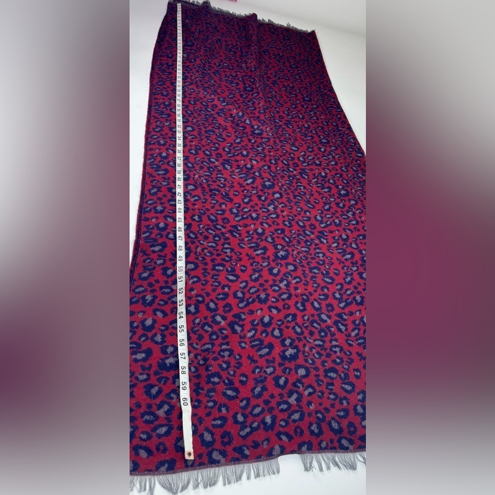 NWT Victoria Leland Animal Pattern Shoulder Throw Wrap Scarf - Picture 8 of 9